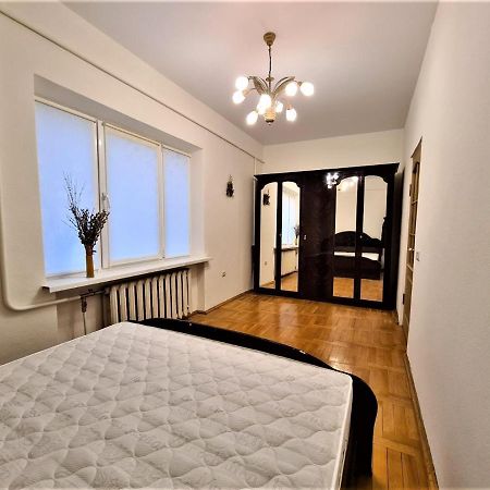 82-Avenue Apartment Chernivtsi Εξωτερικό φωτογραφία