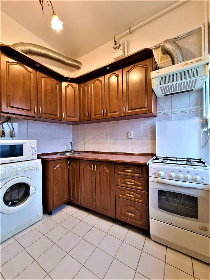 82-Avenue Apartment Chernivtsi Εξωτερικό φωτογραφία