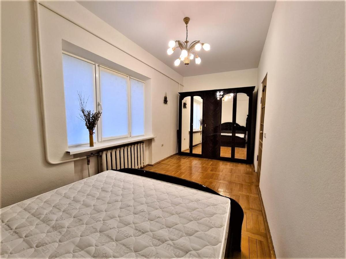 82-Avenue Apartment Chernivtsi Εξωτερικό φωτογραφία