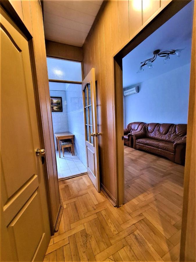 82-Avenue Apartment Chernivtsi Εξωτερικό φωτογραφία